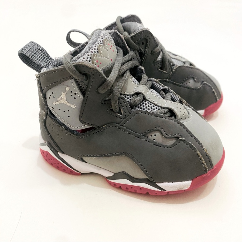 Nike Gray and Red Sneakers Sporty Design